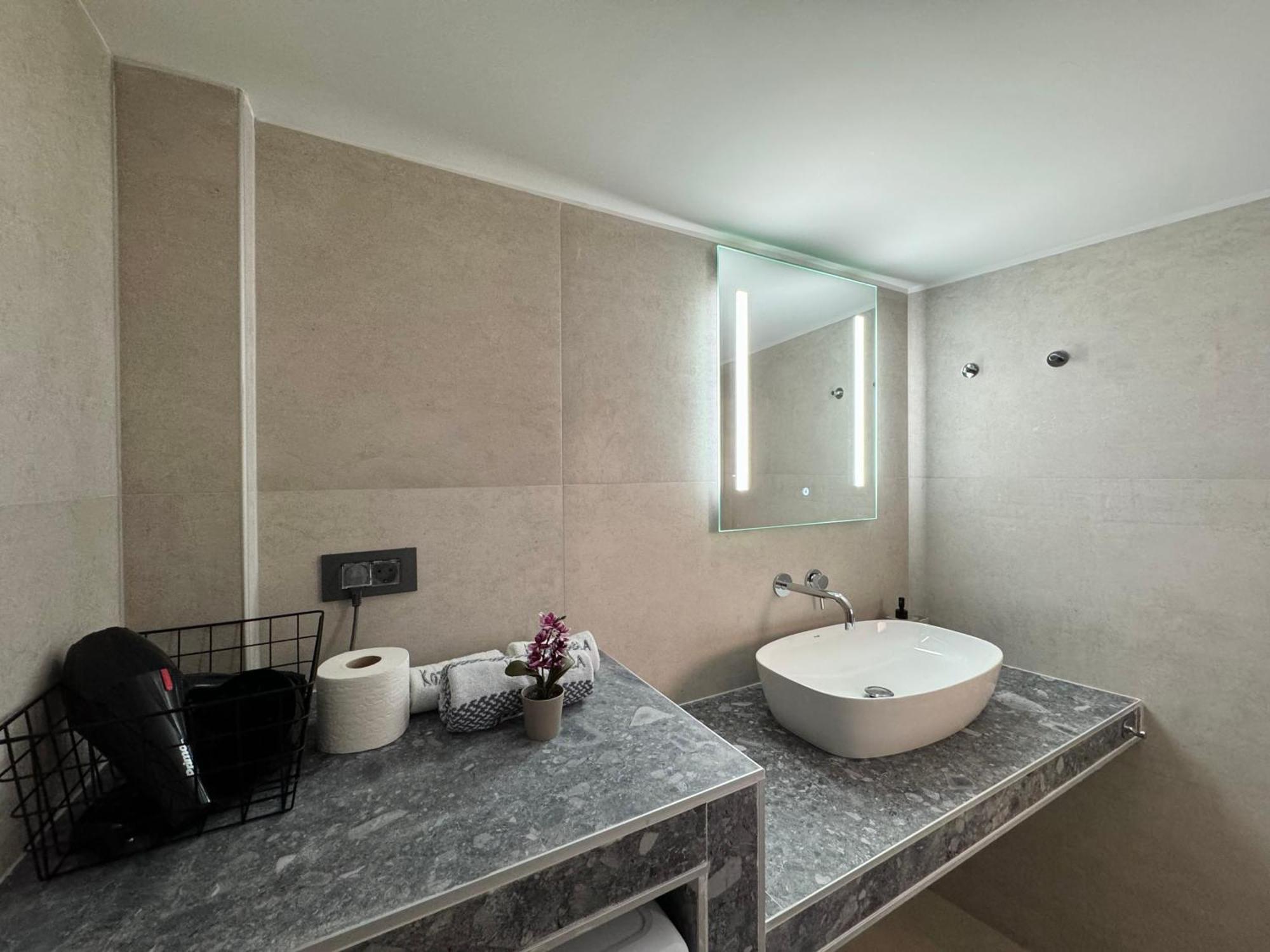 Spacious Apartment Near Monastiraki By Kozy Koala Athén Kültér fotó